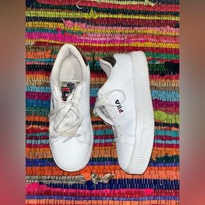 Unisex | FILA White and Metallic Platform Athletic Shoes | Size 7.5